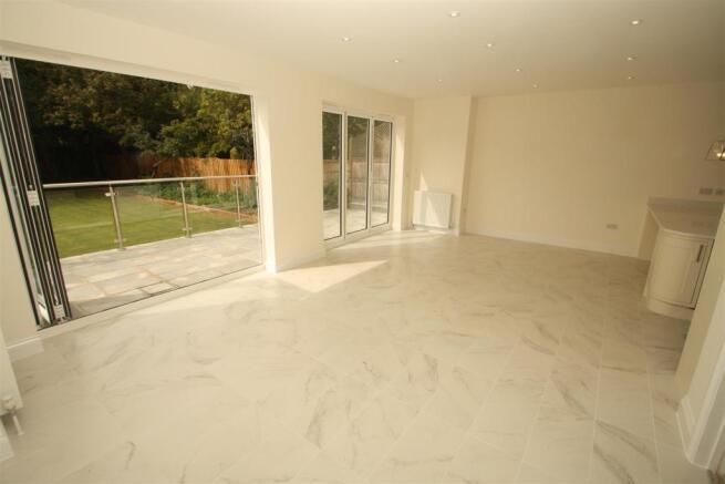 Family room 1.JPG