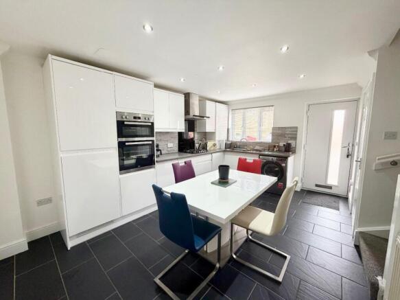 3 bed Semi-Detached for sale Image 4