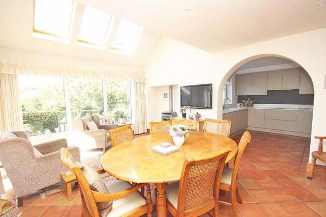 Open plan dini...