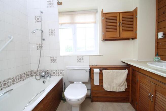 4 bed Detached for sale Image 10