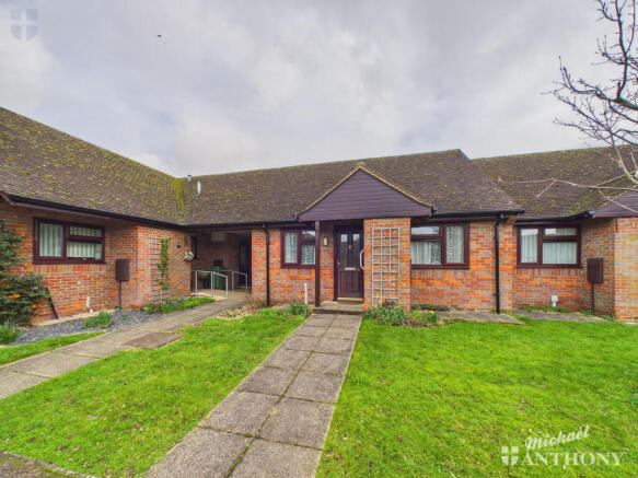 2-bed house on William Hill Drive, Bierton, £235,000