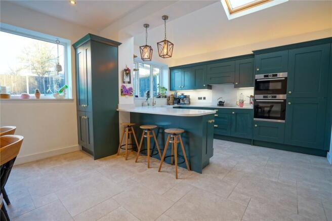 3 bed Semi-Detached for sale Image 6