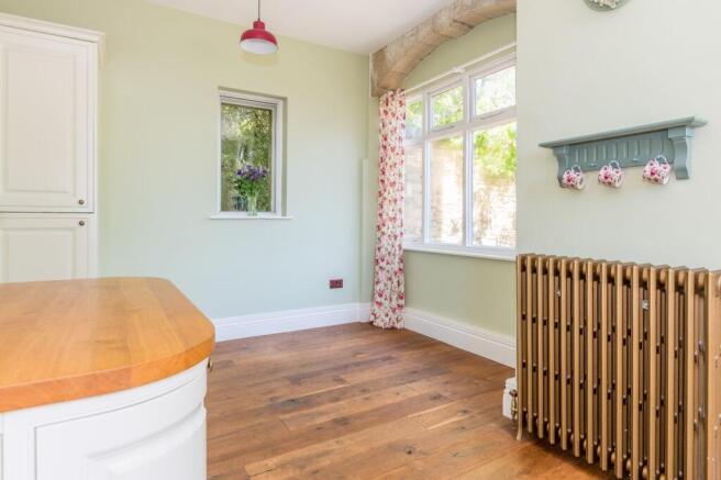 2 bed Flat for sale Image 5