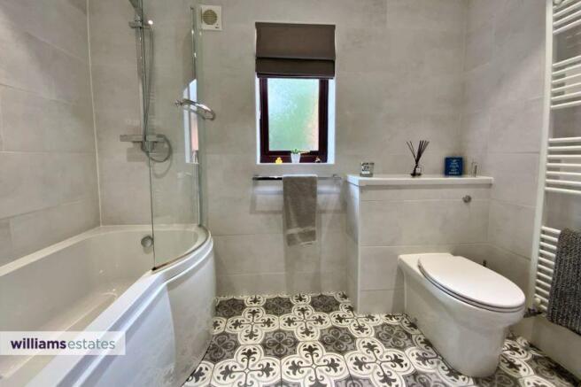 Family Bathroom 