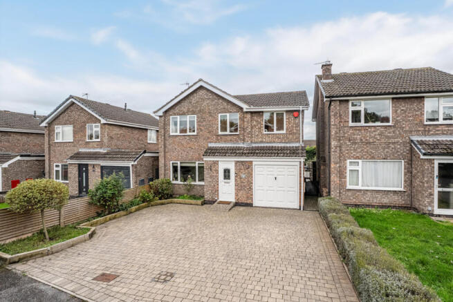 4-bed detached on Strathglen Close, Kimberley, NG16, £350,000