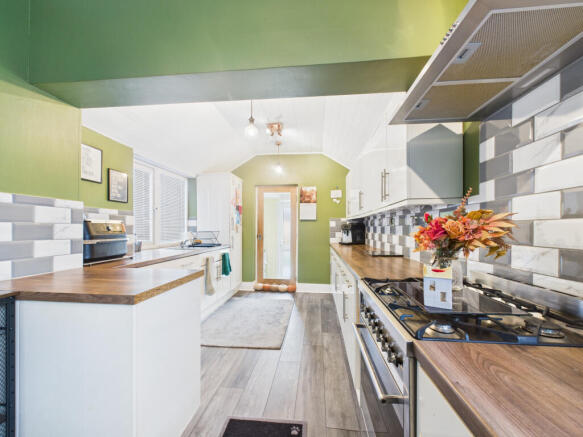 3 bed Semi-Detached for sale Image 10