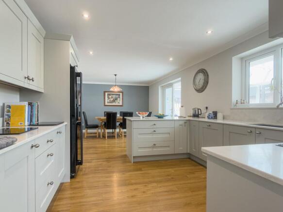 4 bed Detached for sale Image 4