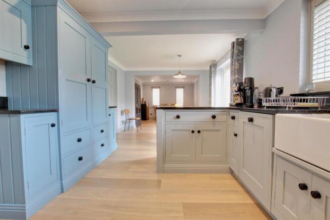 COMBINED KITCHEN, DINING ROOM & DAY ROOM