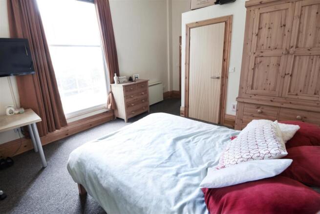 1 bed Flat Share to rent Image 6