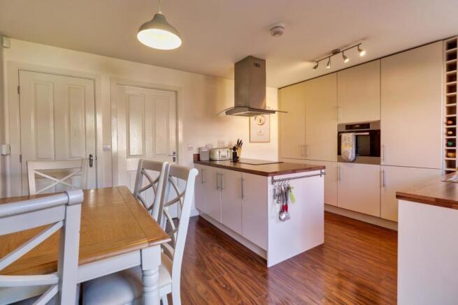 KITCHEN/DINER