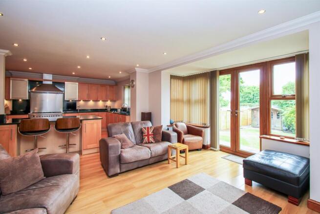 OPEN PLAN KITCHEN/BREAKFAST/SITTING ROOM