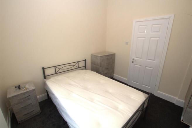 3 bed Terraced to rent Image 8