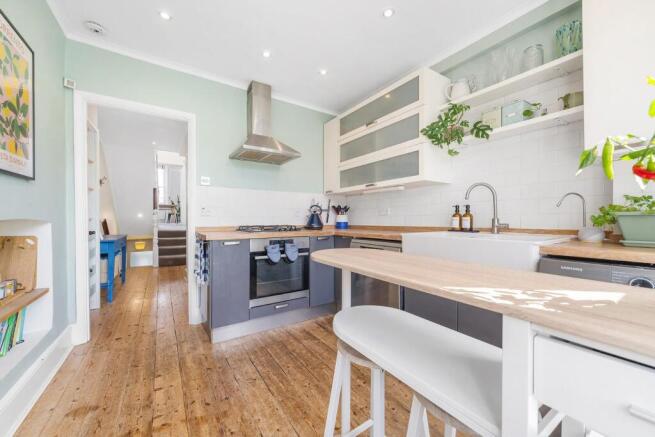Kitchen (2).JPG