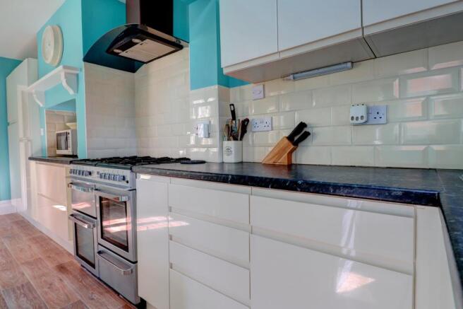 Kitchen 2.jpg