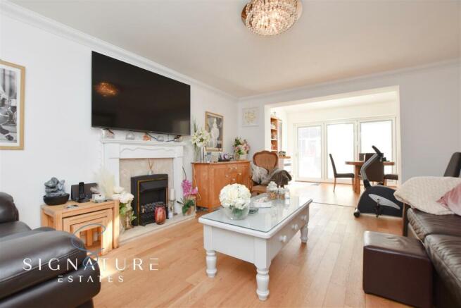 Living Room 1.jpg