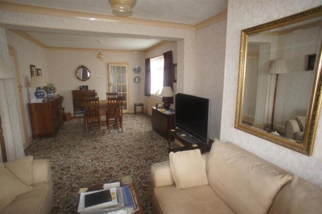 LOUNGE/DINER
