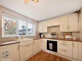 8, Langley Close, Harwich CO12 4AY