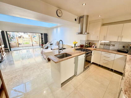 Goldsmith Avenue, Kingsbury, London, NW9 7ET