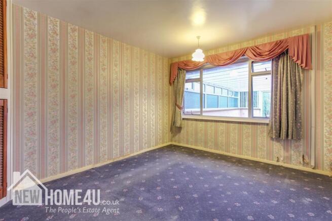 MASTER BEDROOM: