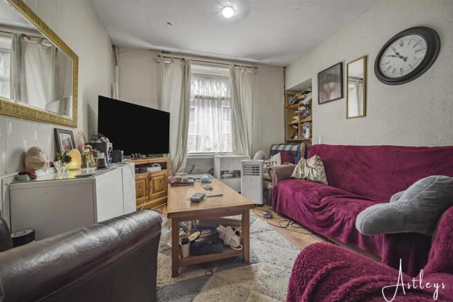 Lounge/Dining Room