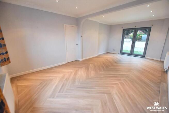 11 - 2025-11-16T204359.887.jpg