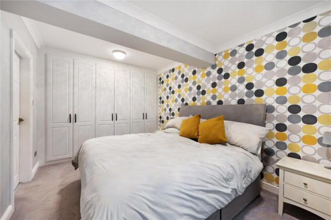 5 bed Detached for sale Image 9