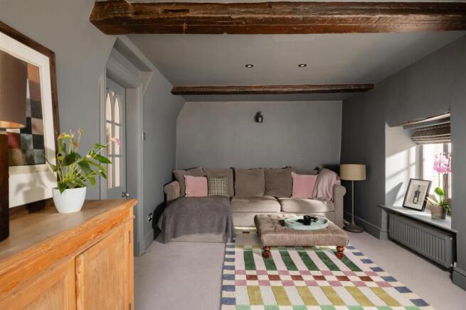 5 bed House for sale Image 11