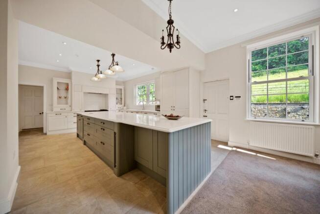 8 bed Detached for sale Image 7