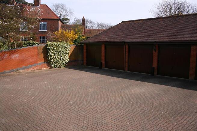 garages.JPG