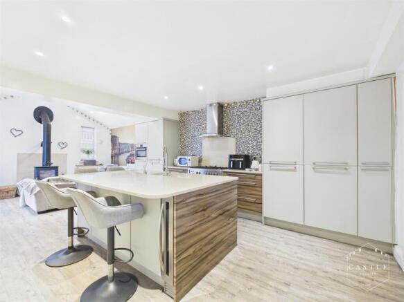 OPEN PLAN LIVING KITCHEN