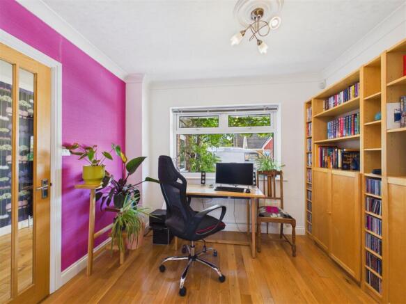 4 bed Detached for sale Image 8