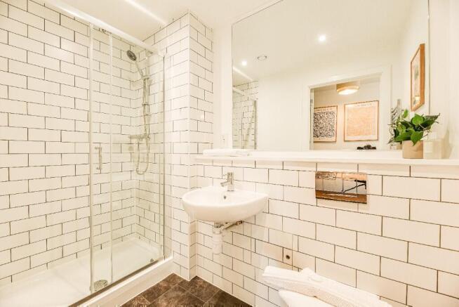 2 bed Apartment to rent Image 4