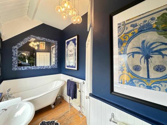 FAMILY BATHROOM