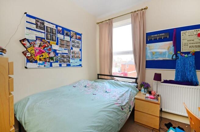 4 bed Terraced to rent Image 5