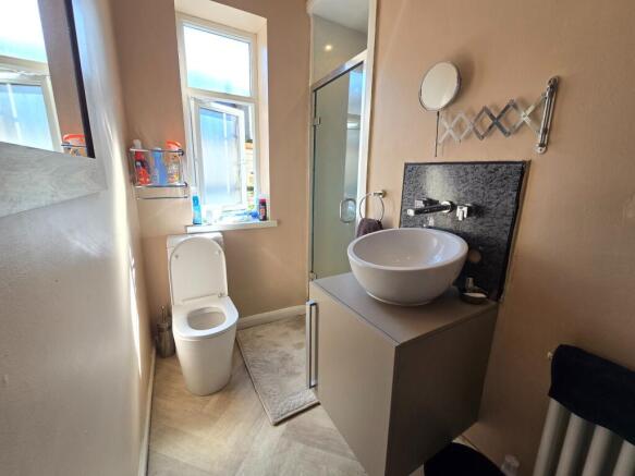 1 bed House Share to rent Image 5