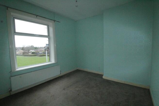 Worthing Head Road, Wyke, Bradford photo 4