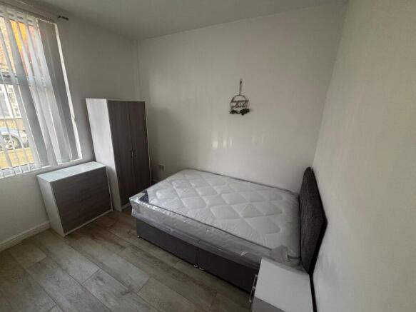 3 bed Terraced to rent Image 8