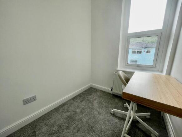 2 bed Terraced to rent Image 12