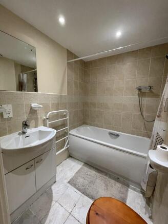 1 bed Apartment to rent Image 4