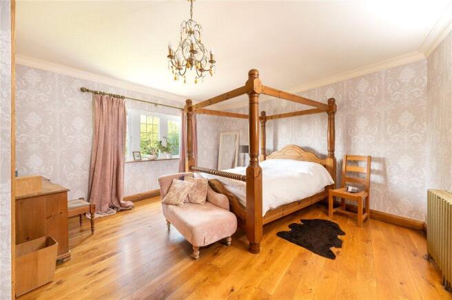 5 bed Detached for sale Image 6