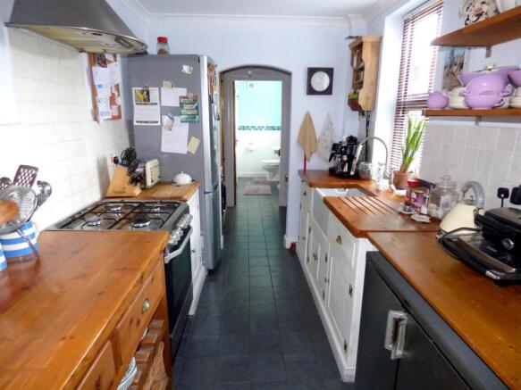 Kitchen 2.jpg