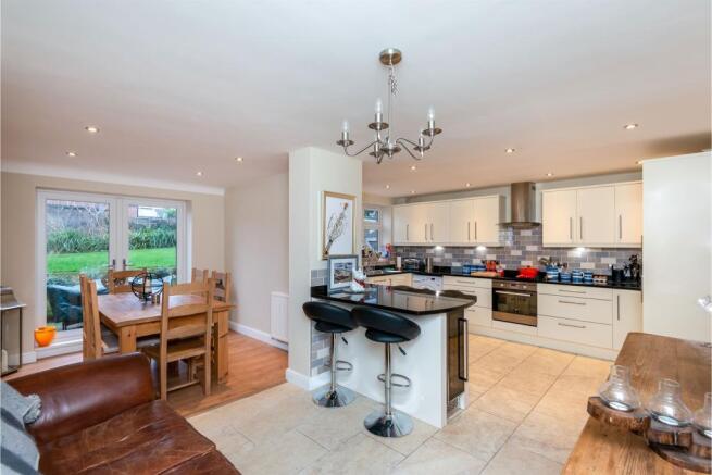 Dining Living Area: