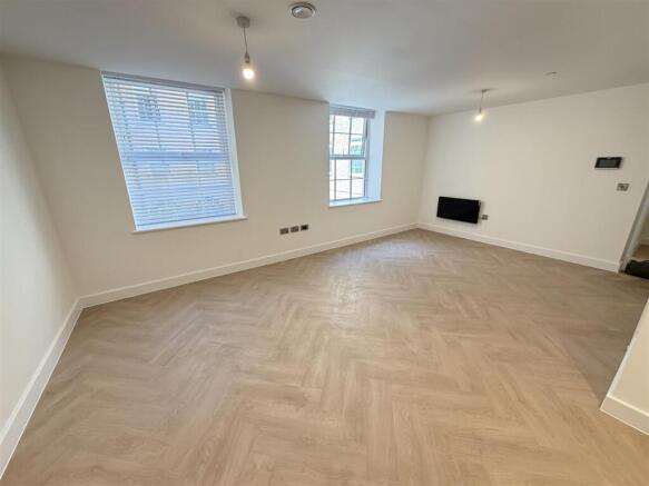 LIVING/DINING