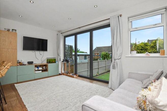 4 bed Semi-Detached for sale Image 4