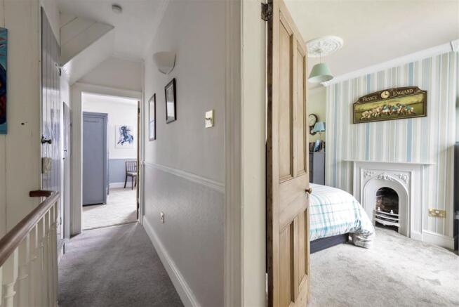FIRST FLOOR LANDING