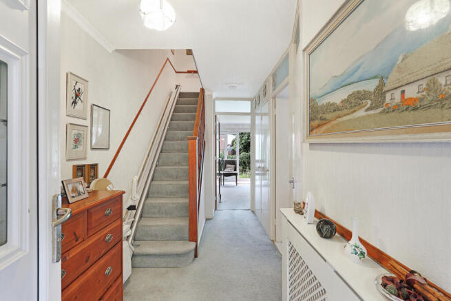 Alderton Close, Loughton, Essex, IG10 photo 4