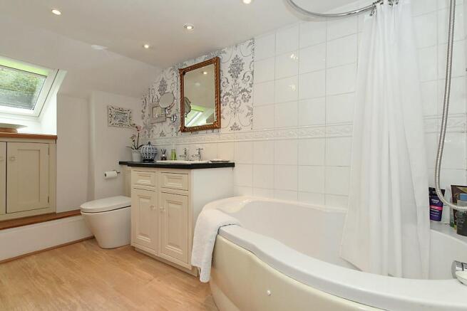 Ket-Bathroom_1.jpg