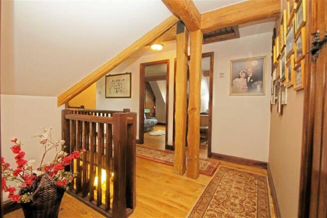 FIRST FLOOR LANDING