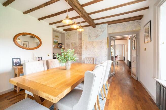 Dining room-2.jpg
