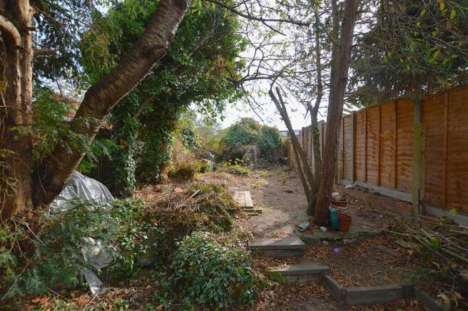 20 Old Manor Drive garden.jpg